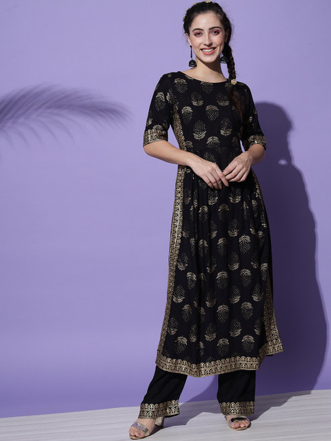 

Sitaram Designer Women Black Floral Printed High Slit Kurta with Palazzos
