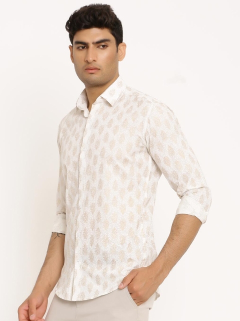 

Tistabene Men Gold-Toned Comfort Printed Casual Shirt