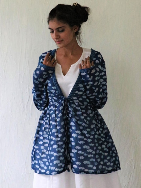 

Chidiyaa Women Blue Pure Cotton Floral Print Cinched Waist Top
