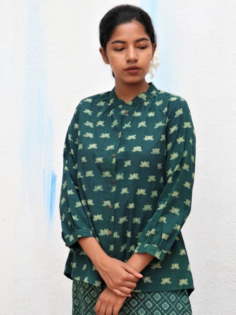 

Chidiyaa Women Green Pure Cotton Floral Print Mandarin Collar Shirt Style Top