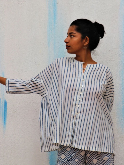 

Chidiyaa Women Off White & Blue Pure Cotton Striped Shirt Style Top
