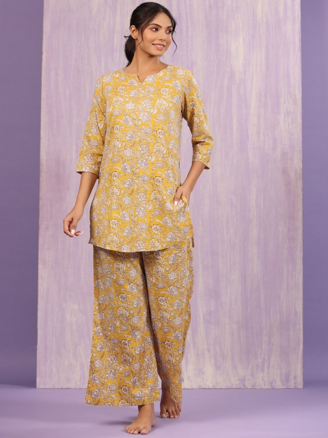 

JISORA Women Yellow & White Printed Night suit
