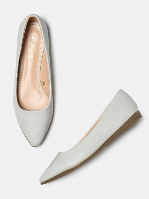 

DressBerry Women Grey Solid Ballerinas