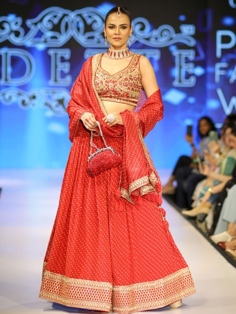 

ODETTE Red & Gold-Toned Embellished Thread Work Semi-Stitched Lehenga & Unstitched Blouse With Dupatta
