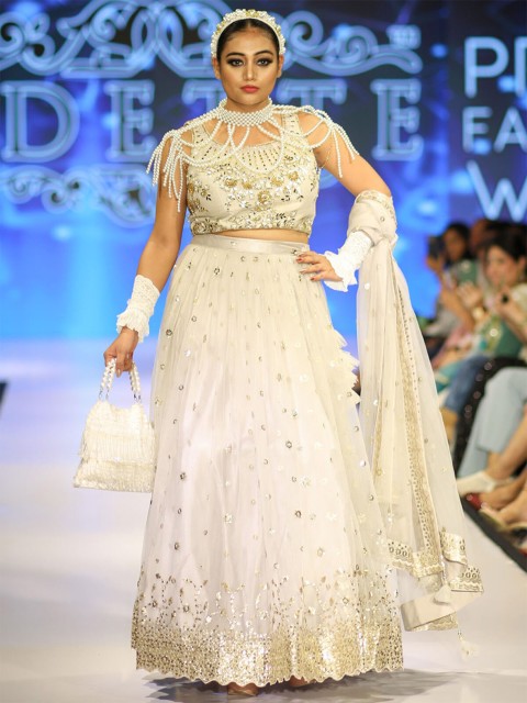 

ODETTE Off White & Gold-Toned Embellished Sequinned Semi-Stitched Lehenga & Unstitched Blouse With Dupatta