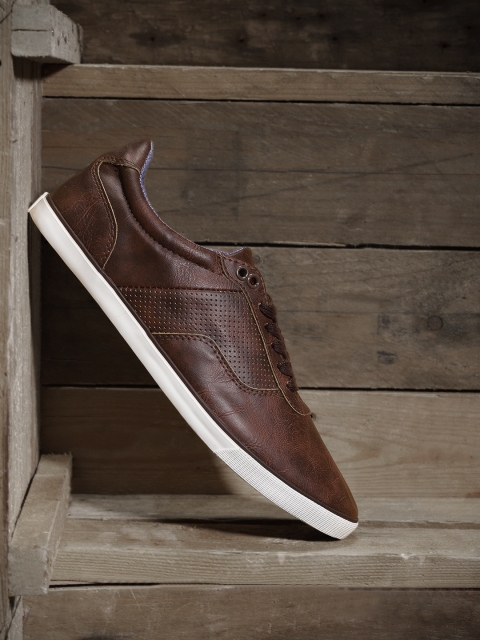 

Roadster Men Brown Sneakers