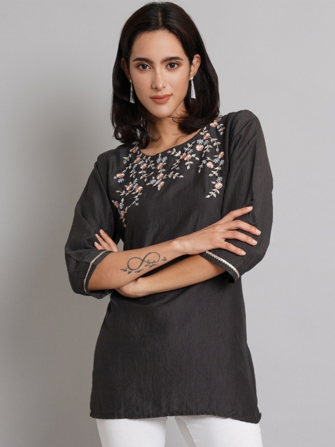 

Risirioutfit Black Floral Embroidered Kurti