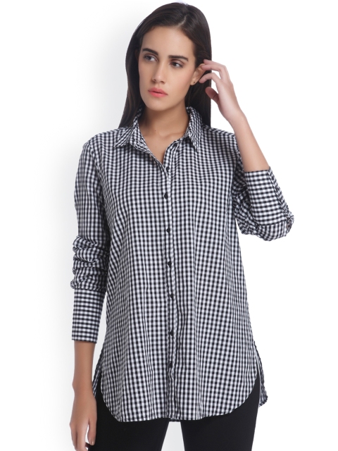 

Vero Moda Women Black & White Regular Fit Checked Casual Shirt