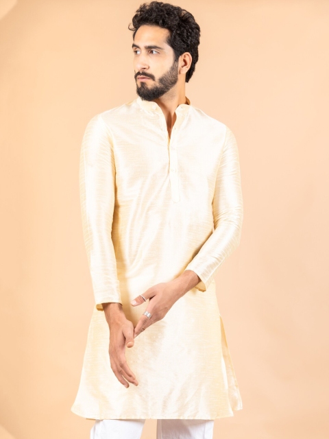 

Tistabene Men Cream Solid Mandarin Collar Kurta