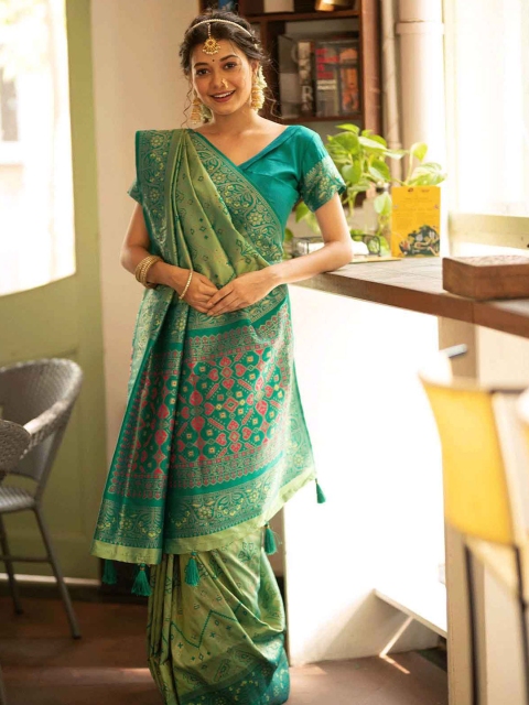 

ODETTE Green & Red Ethnic Motifs Zari Silk Blend Patola Saree