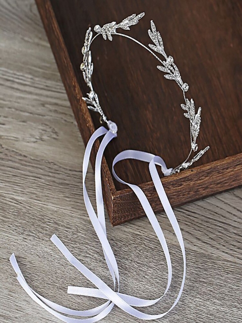 

AQUASTREET Women White & Silver-Toned Embellished Tiara