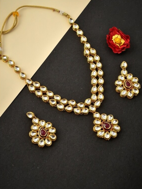 

Silvermerc Designs Gold-Plated Gold-Toned Kundan Studded Jewellery Set