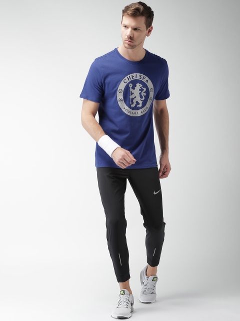 

Nike Men Blue Chelsea Football Club CREST Soccer T-shirt
