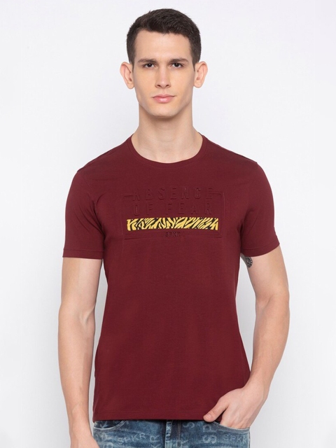 

SPYKAR Men Maroon Typography Printed Slim Fit Cotton T-shirt