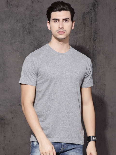 

Roadster Men Grey Melange Solid Round Neck T-shirt
