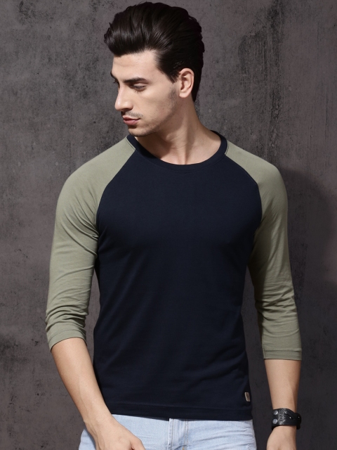 

Roadster Men Navy Solid Round Neck T-shirt, Navy blue