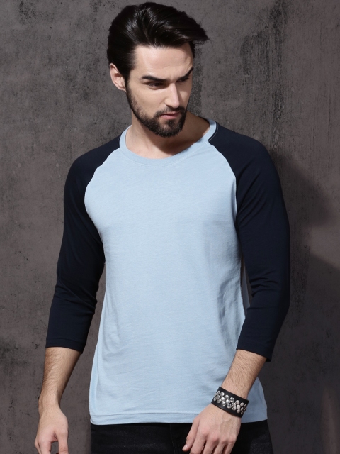 

Roadster Time Travlr Men Blue Solid Round Neck T-shirt