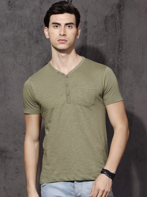 

Roadster Men Olive Green Solid V-Neck T-shirt