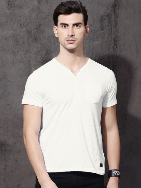 

Roadster Men White Solid Henley Neck T-shirt
