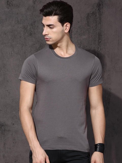 

Roadster Men Taupe Solid Round Neck T-Shirt