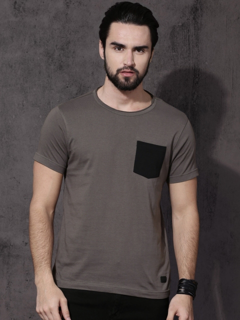 

Roadster Men Taupe Solid Round Neck T-Shirt
