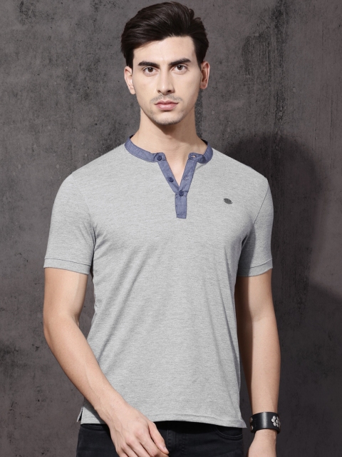 

Roadster Men Grey Solid Henley Neck T-shirt