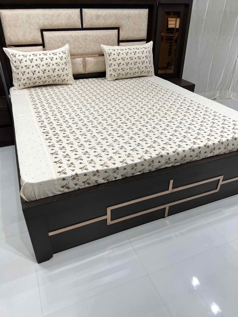 

Pure Decor Unisex Cream Bedsheets