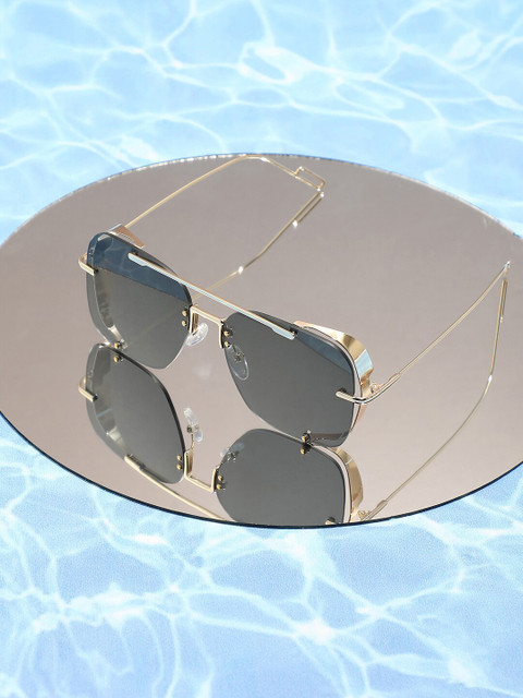 

HAUTE SAUCE by Campus Sutra Women Oversized Sunglasses with Polarised Lens, Gold