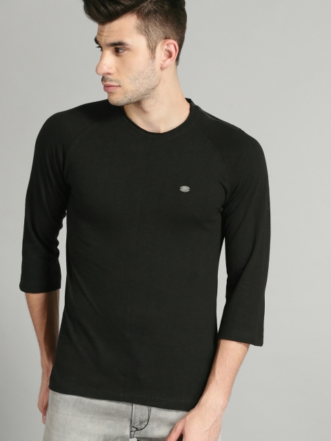 

Roadster Men Black Solid Round Neck T-shirt