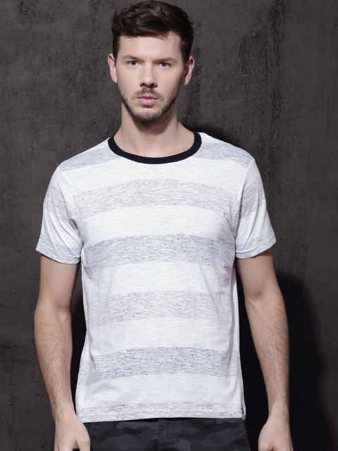 

Roadster Men White & Blue Striped Round Neck T-shirt