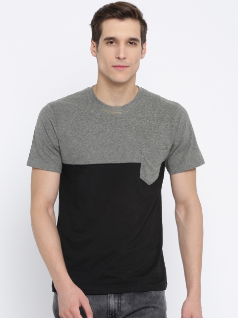 

Roadster Men Grey Colourblocked Round Neck T-shirt