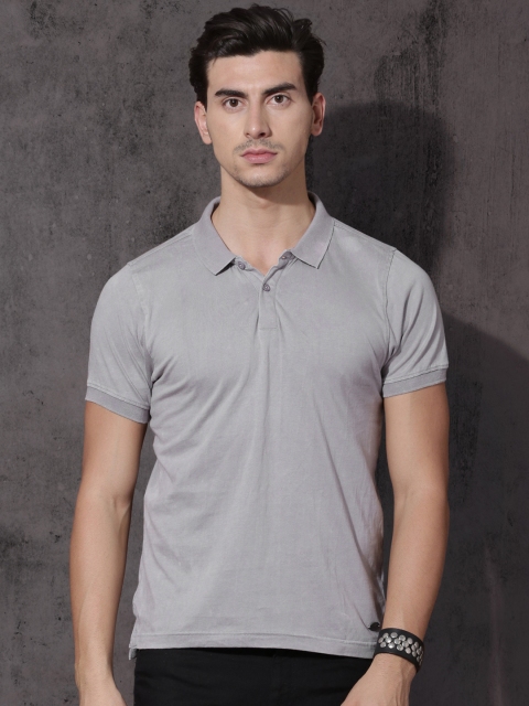 

Roadster Men Grey Solid Polo Collar T-shirt