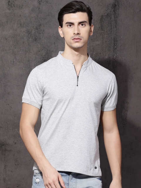 

Roadster Men Grey Melange Solid Round Neck T-shirt