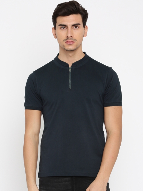 

Roadster Men Navy Solid Mandarin Collar T-shirt, Navy blue