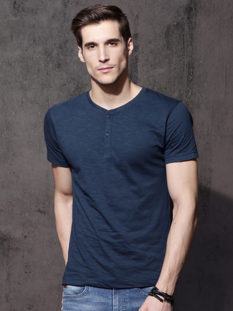 

Roadster Men Blue Solid Henley Neck T-shirt