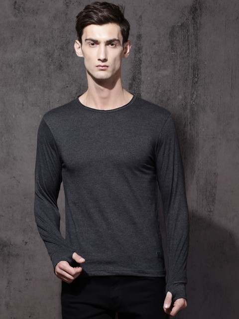 

Roadster Men Charcoal Solid Round Neck T-shirt