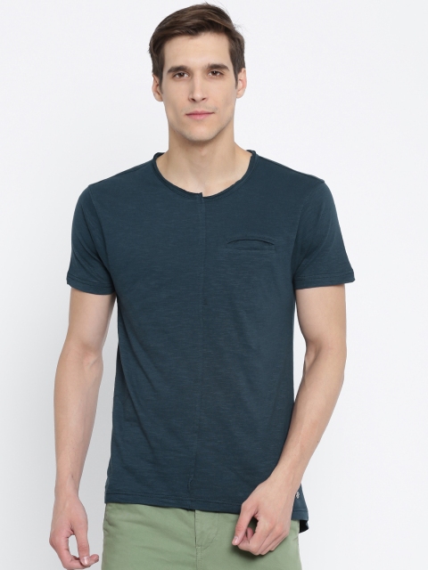 

Roadster Men Teal Blue Solid Round Neck T-shirt