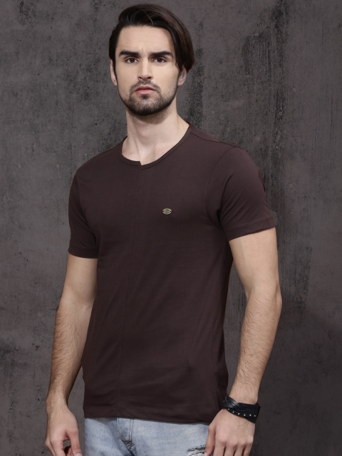

Roadster Men Coffee Brown Solid Round Neck T-Shirt