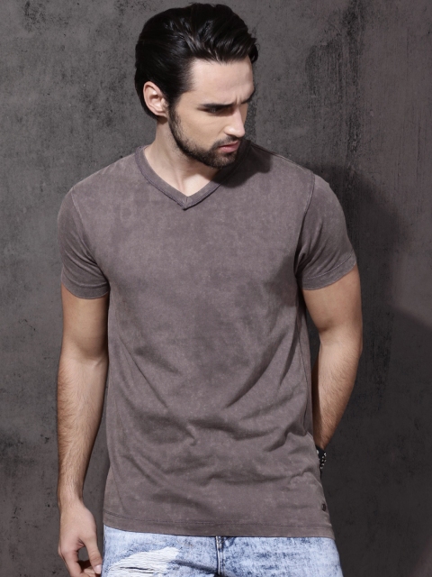 

Roadster Men Grey Washed V-Neck Pure Cotton T-shirt