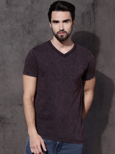 

Roadster Men Navy Brown Washed V-Neck Pure Cotton T-shirt, Navy blue