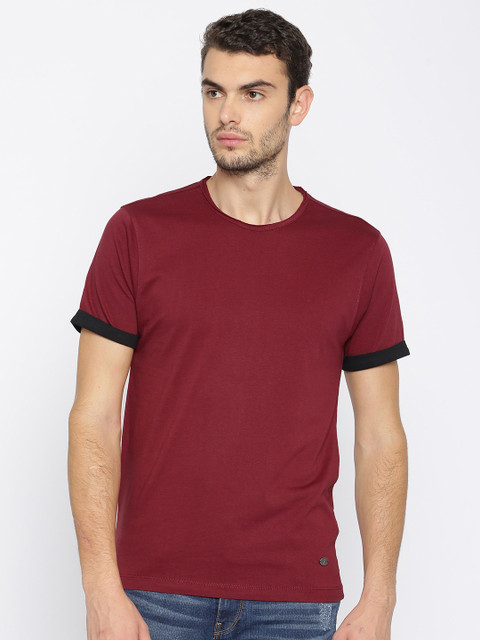 

Roadster Men Maroon Solid Round Neck T-shirt