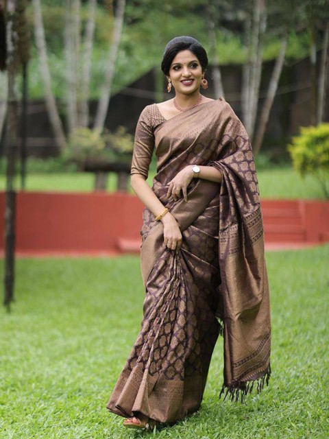 

Zabukee Coffee Brown & Gold-Toned Woven Design Zari Silk Blend Banarasi Saree