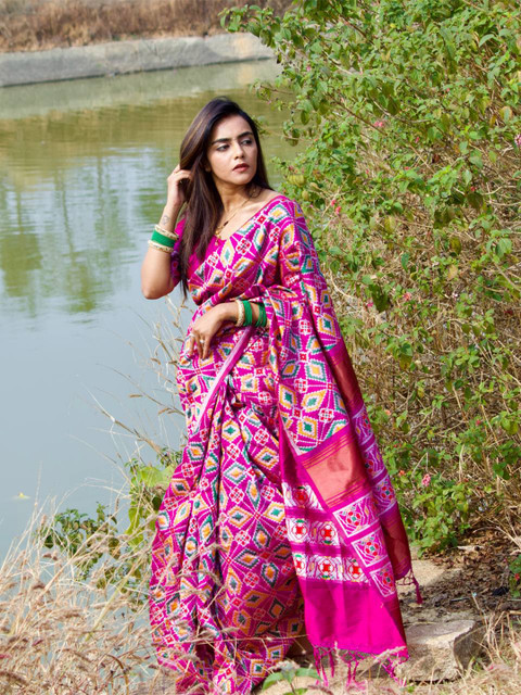 

Zabukee Pink & Green Silk Blend Banarasi Saree