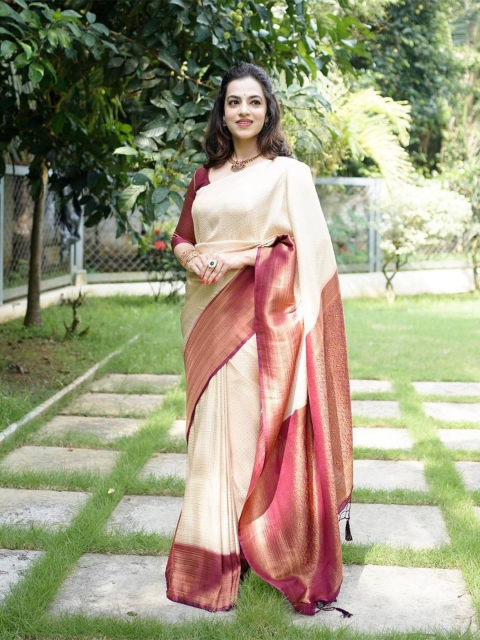 

Zabukee Cream-Coloured & Red Floral Zari Silk Blend Banarasi Saree