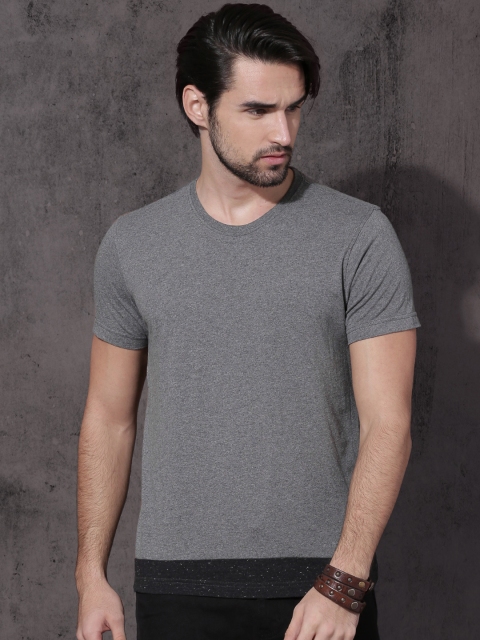 

Roadster Men Grey Melange Solid Round Neck T-shirt