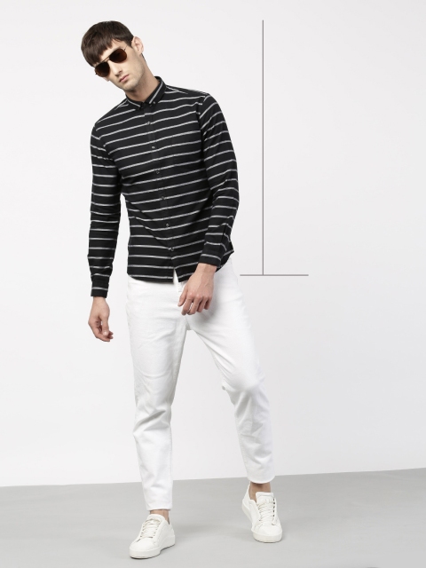 

ether Men Black & Grey Regular Fit Striped Casual Shirt