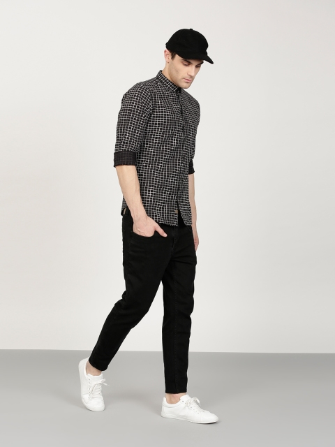 

ether Men Black & Off-White Slim Fit Checked Casual Shirt