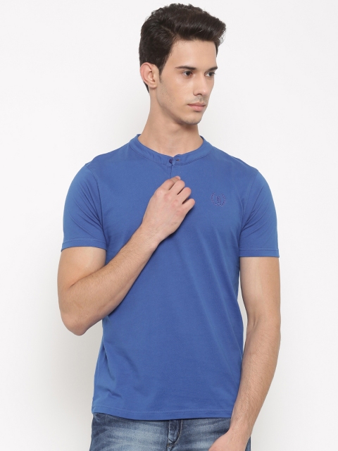 

Urban Nomad Men Blue Solid Henley Neck T-shirt