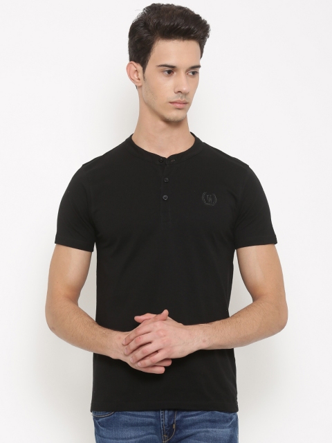 

Urban Nomad Men Black Solid Mandarin Collar T-shirt