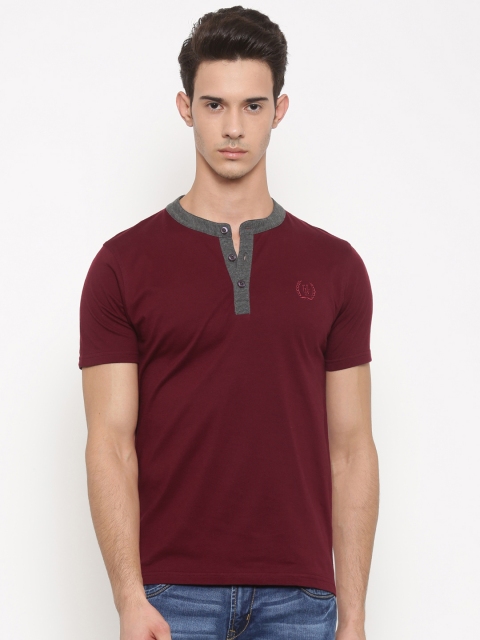 

Urban Nomad Men Maroon Solid Henley Neck T-shirt